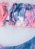 Σετ tie dye bikini με frilled λεπτομέρεια