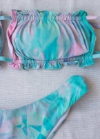 Σετ tie dye bikini με frilled λεπτομέρεια