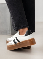 Sneakers flatforms με ρίγα