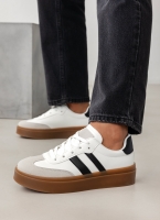Sneakers flatforms με ρίγα