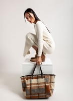 Τσάντα shopper με ύφασμα και print 