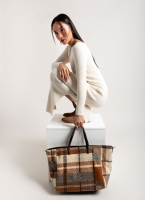 Τσάντα shopper με ύφασμα και print 