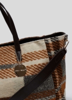 Τσάντα shopper με ύφασμα και print 