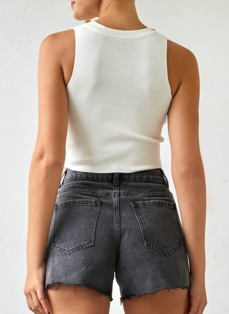 Crop top με τρουκ στη λαιμόκοψη