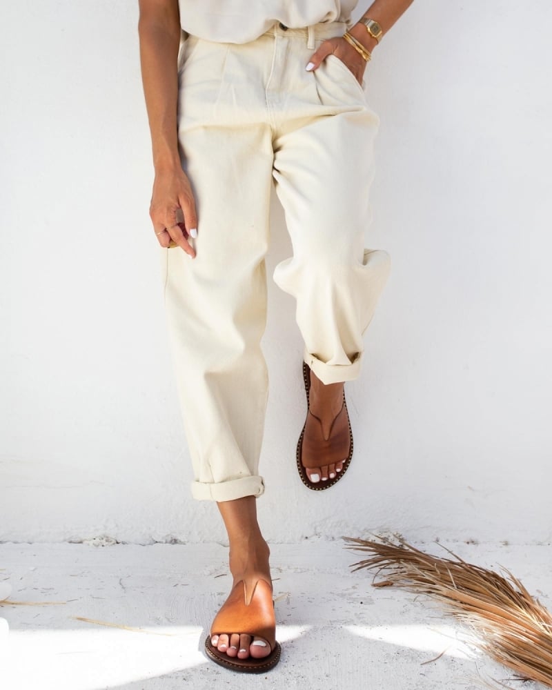 Σανδάλια δερμάτινα με άνοιγμα στη φάσα Iris Sandals