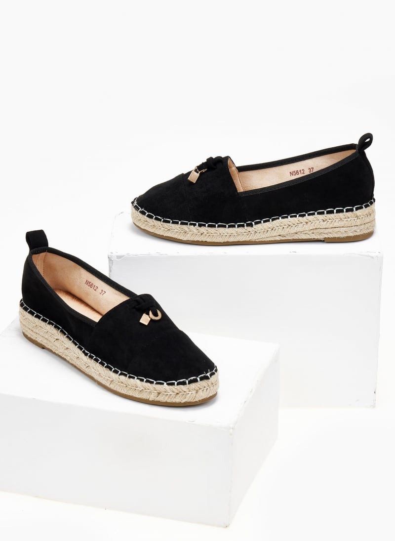 Εσπαντρίγιες suede με μεταλλικά charms