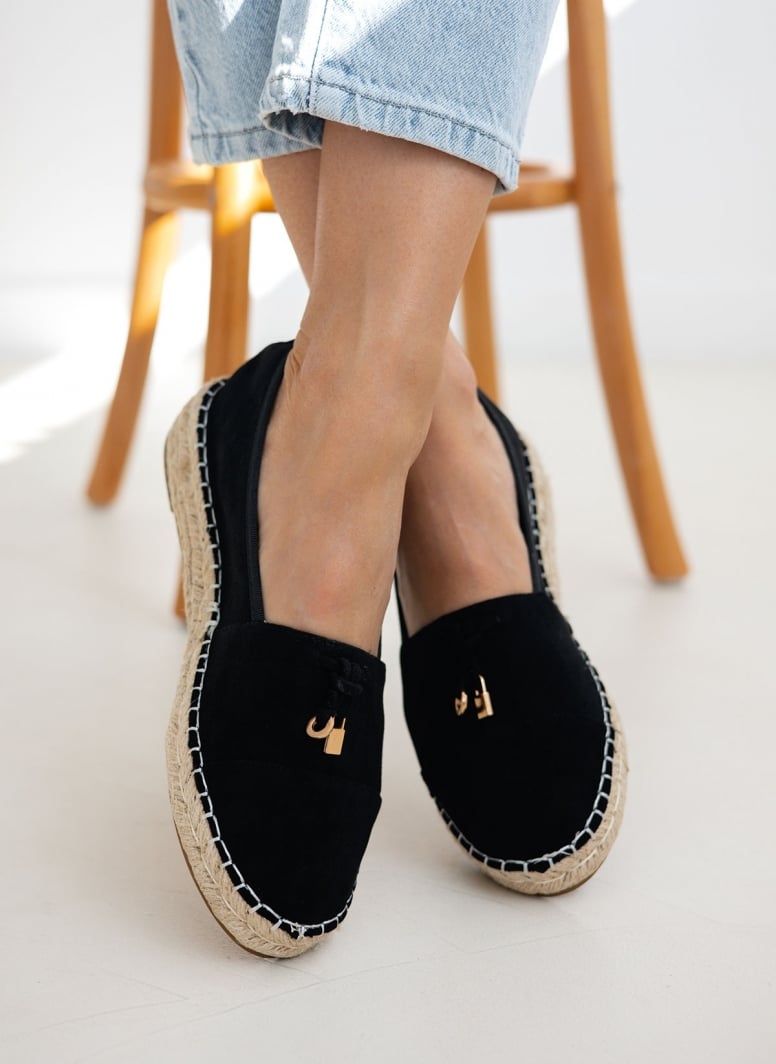 Εσπαντρίγιες suede με μεταλλικά charms