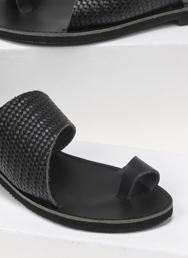 Σανδάλια δερμάτινα με pattern ψάθα estil