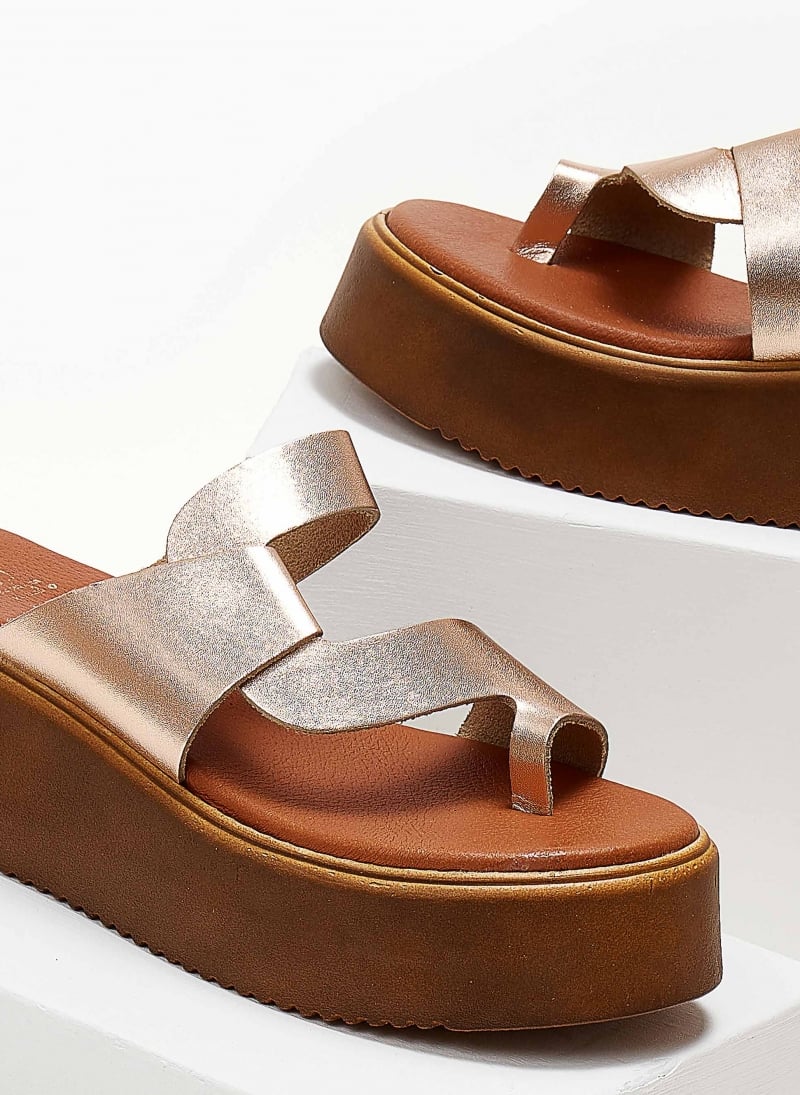 Σανδάλια flatforms δερμάτινα με περαστή φάσα Estil