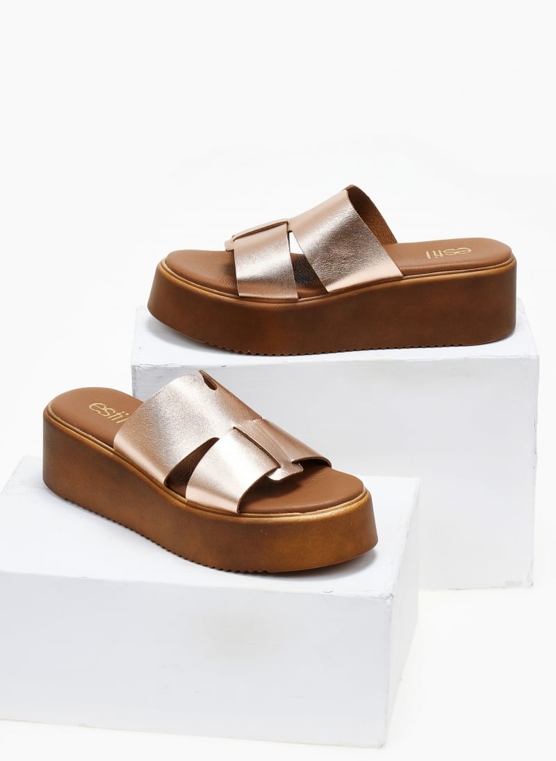 Flatforms δερμάτινα με ιδιαίτερη φάσα Estil