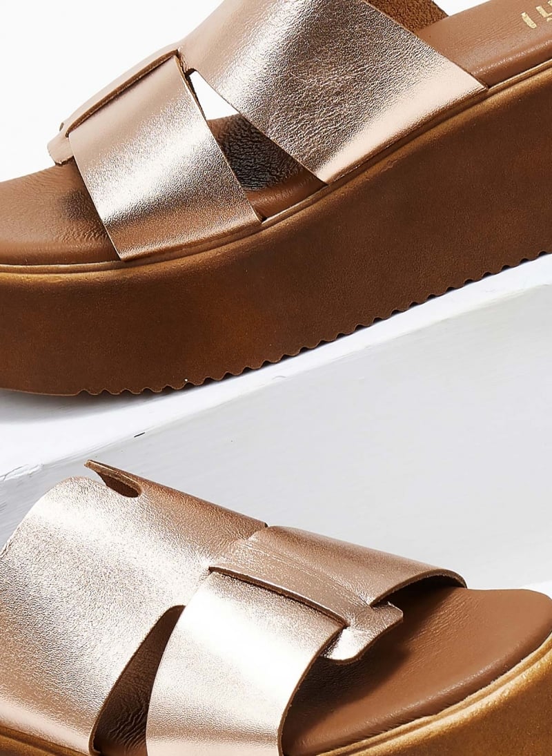 Flatforms δερμάτινα με ιδιαίτερη φάσα Estil
