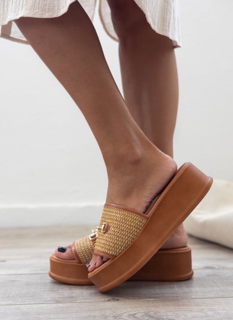 Flatforms δερμάτινα με ψάθινη φάσα Estil