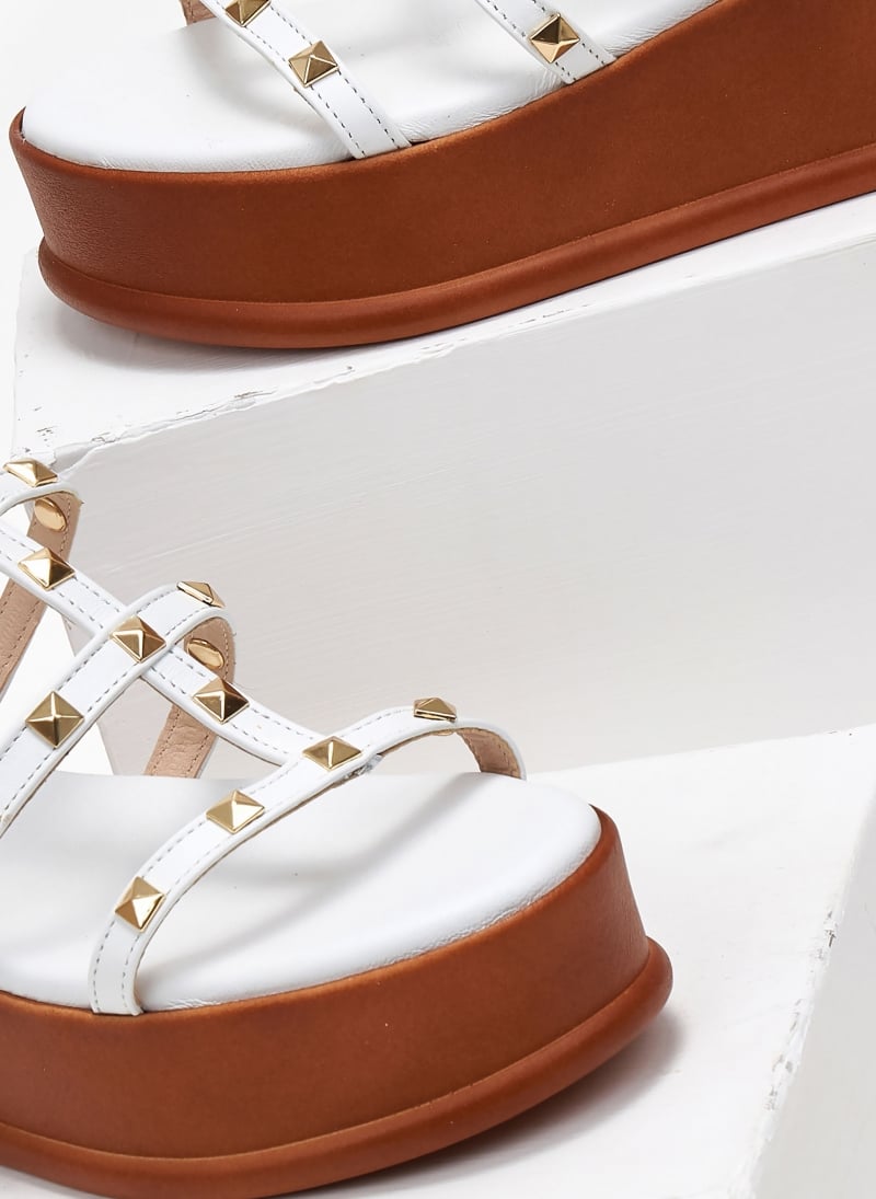 Flatforms δερμάτινα με τρουκς estil