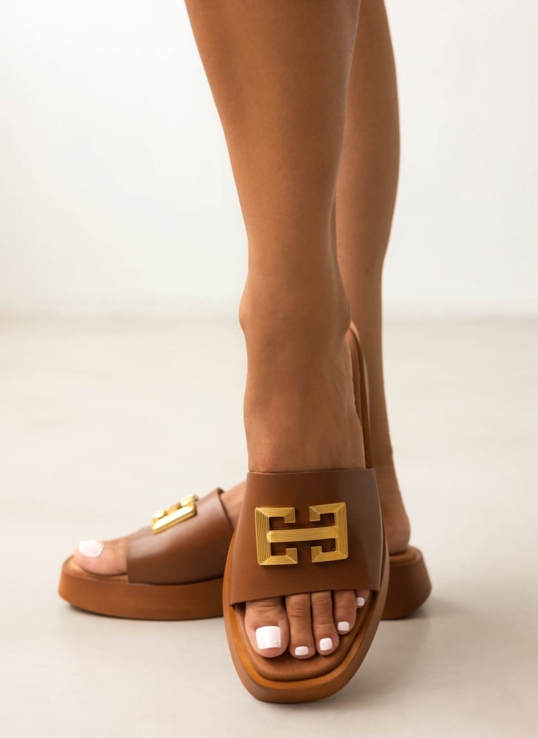 Flatforms δερμάτινα σανδάλια με φαρδιά φάσα Ragazza 01164