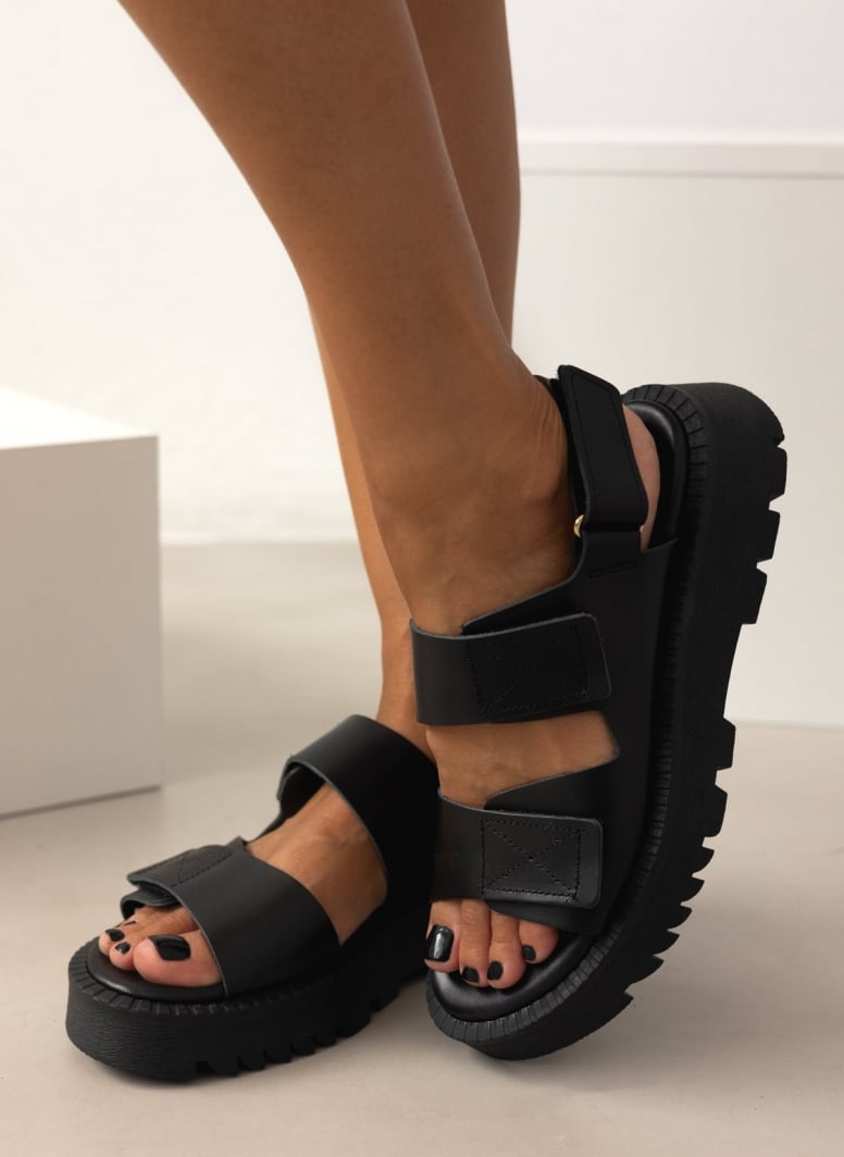 Flatforms δερμάτινα σανδάλια με velcro TFP