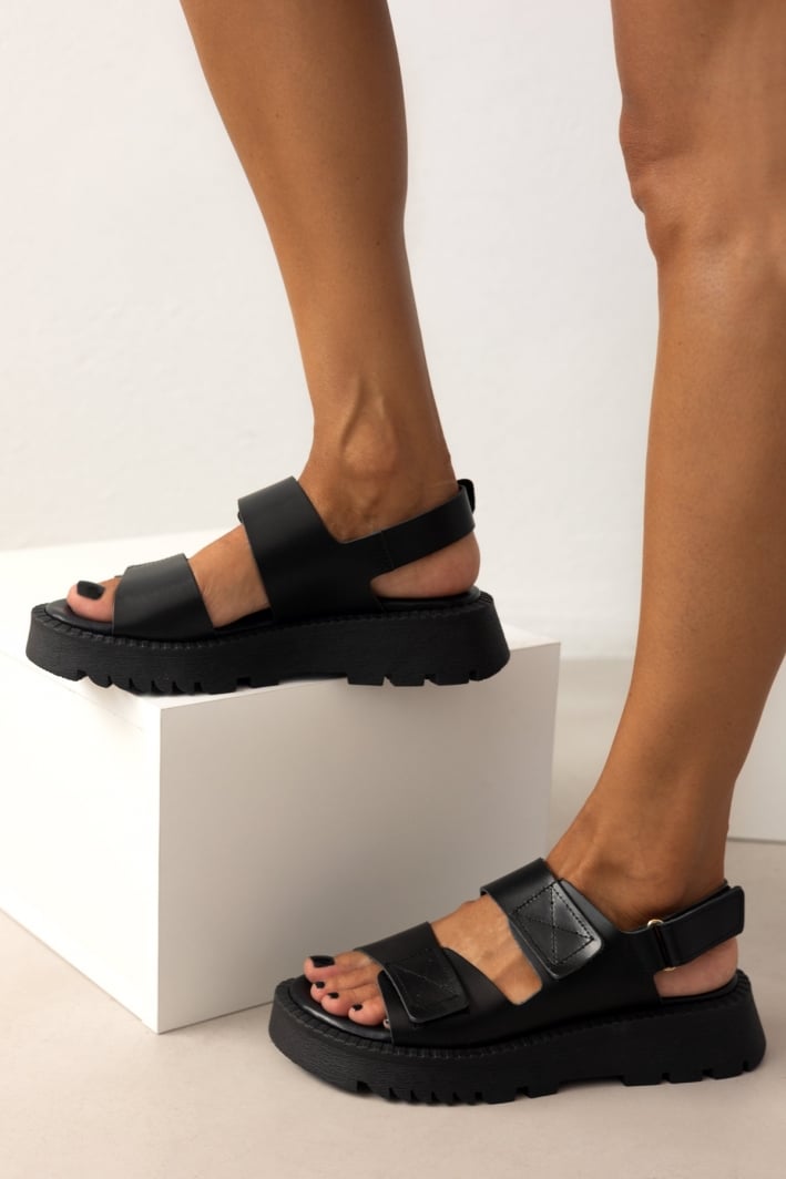Flatforms δερμάτινα σανδάλια με velcro TFP