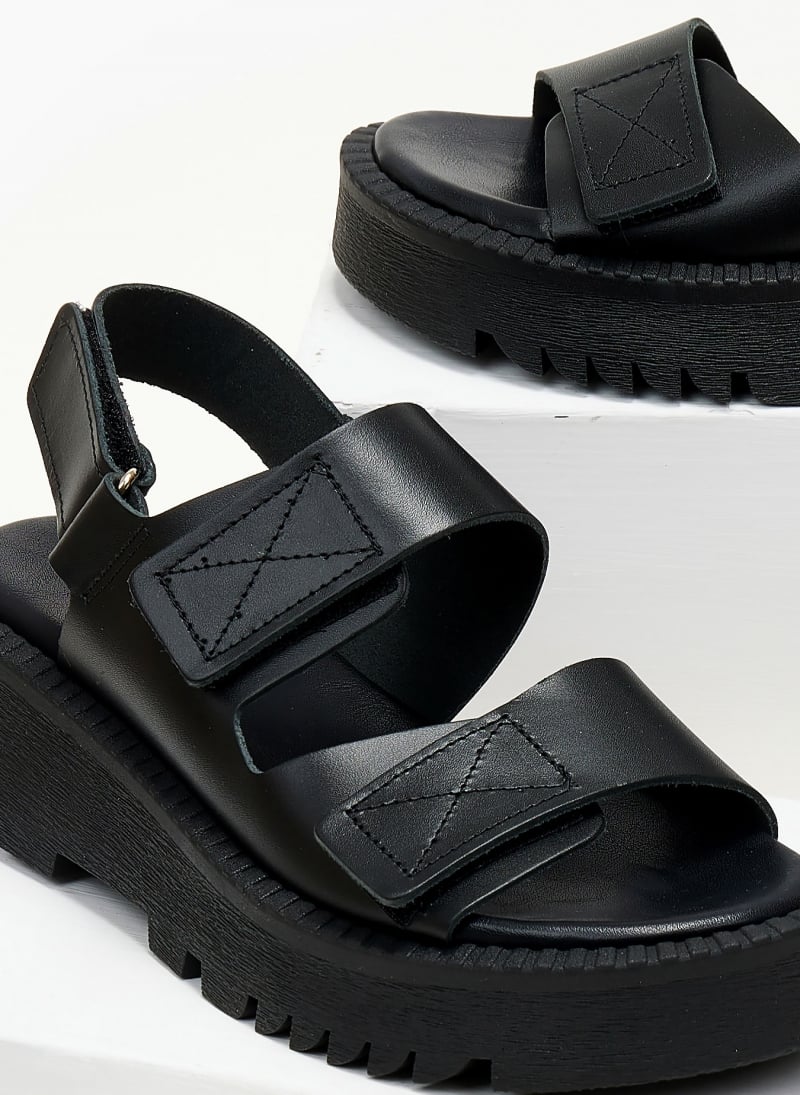 Flatforms δερμάτινα σανδάλια με velcro TFP