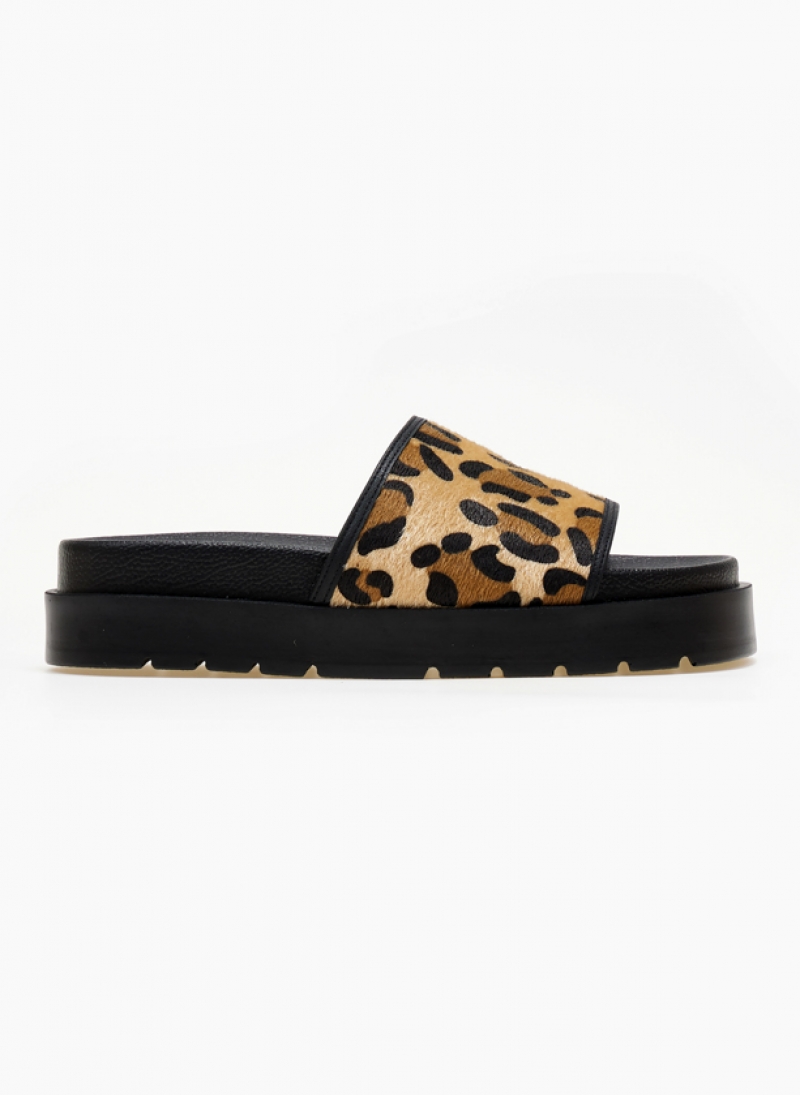 Flatforms σανδάλια με print