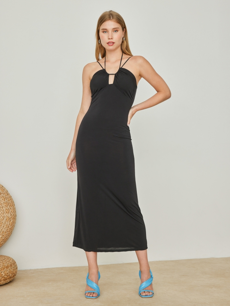 Φόρεμα halter με ανοιχτή πλάτη