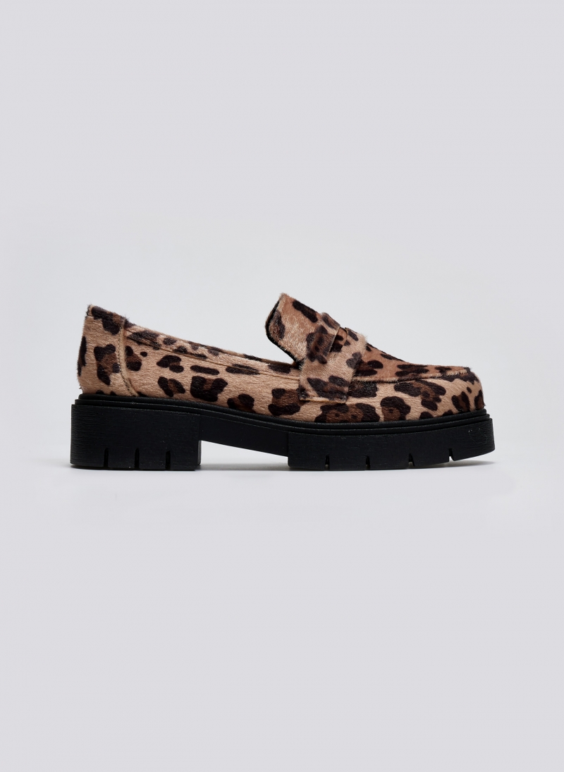 Loafers chunky από συνθετικό ponyskin με print Estil