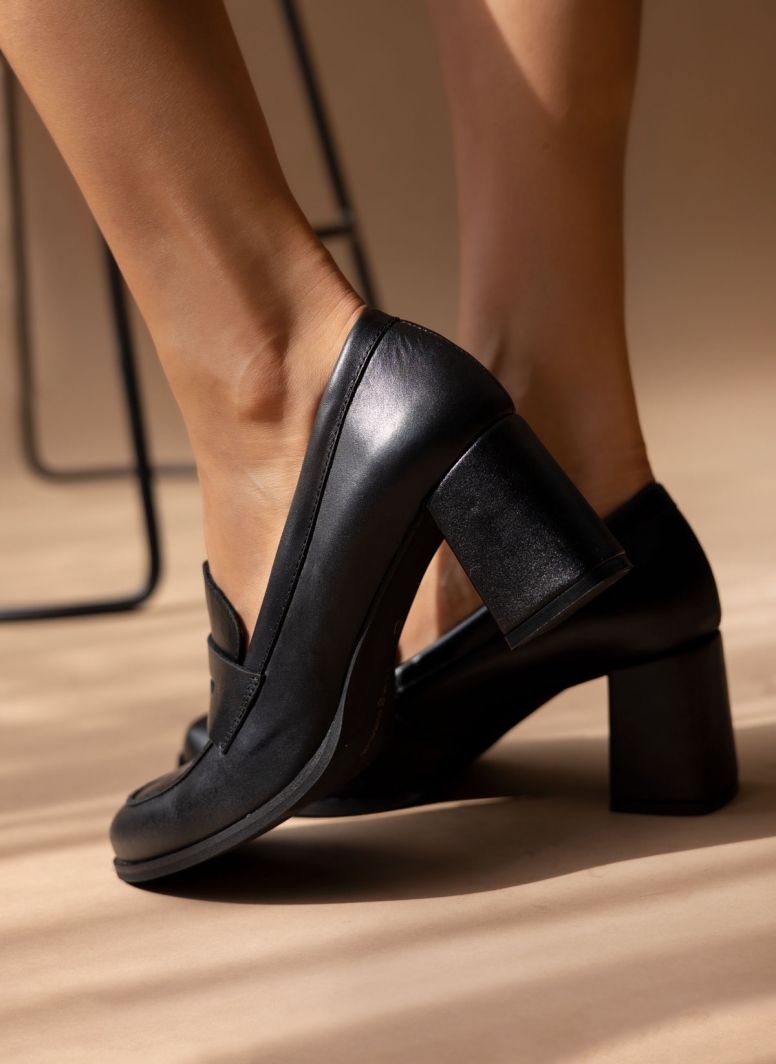 Loafers δερμάτινα με τακούνι Ragazza 061