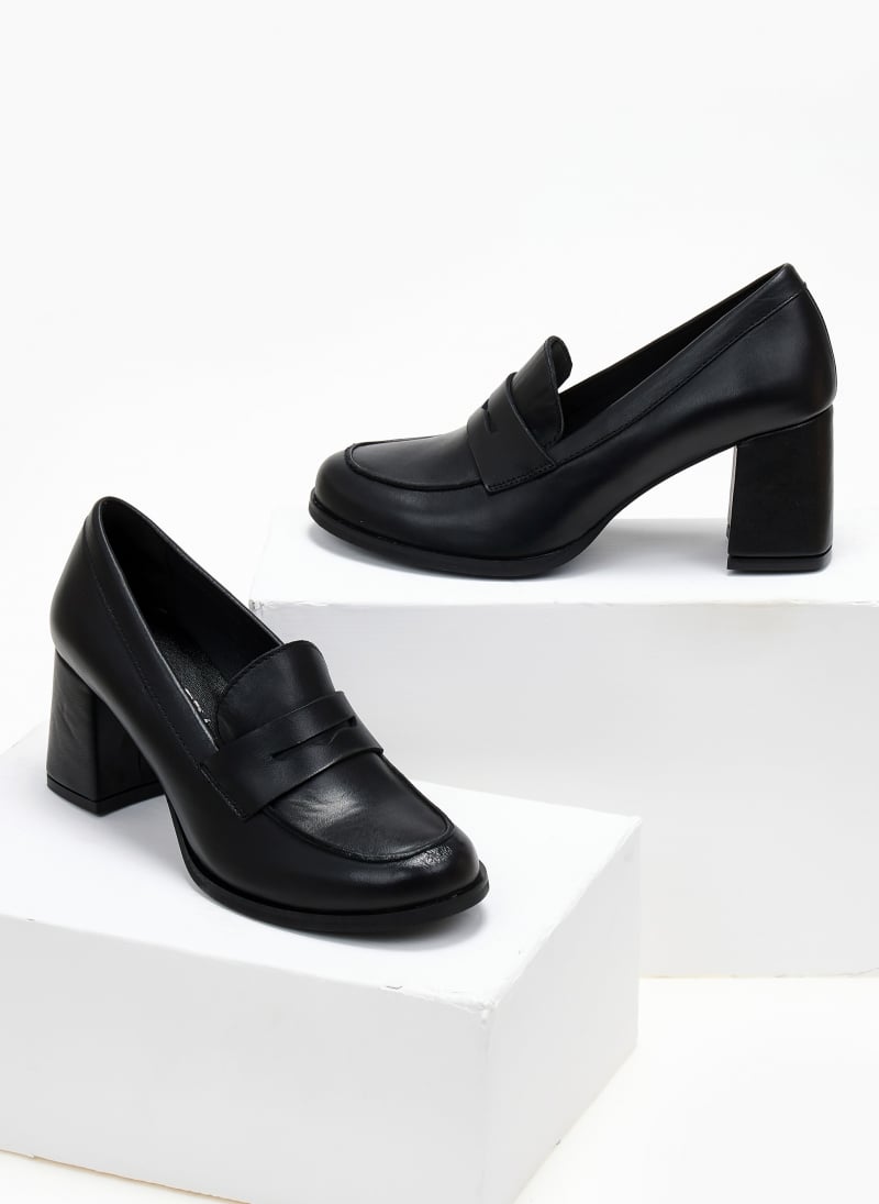 Loafers δερμάτινα με τακούνι Ragazza 061