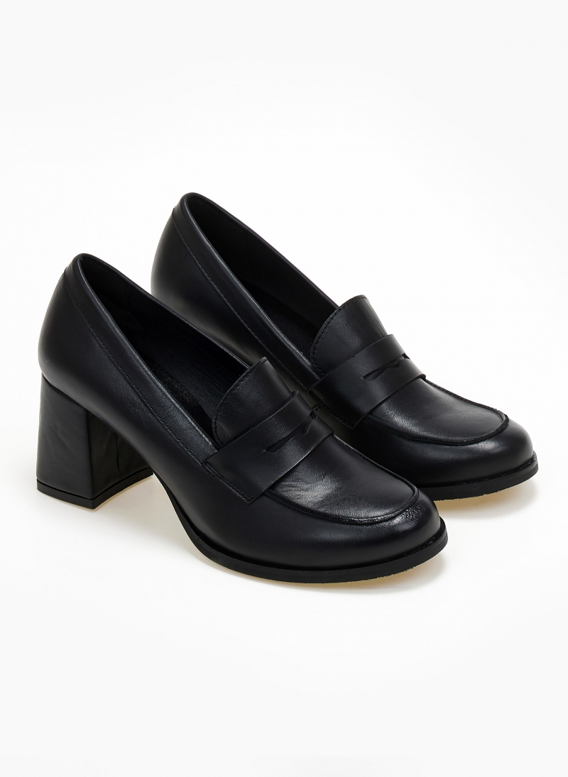 Loafers δερμάτινα με τακούνι Ragazza 061