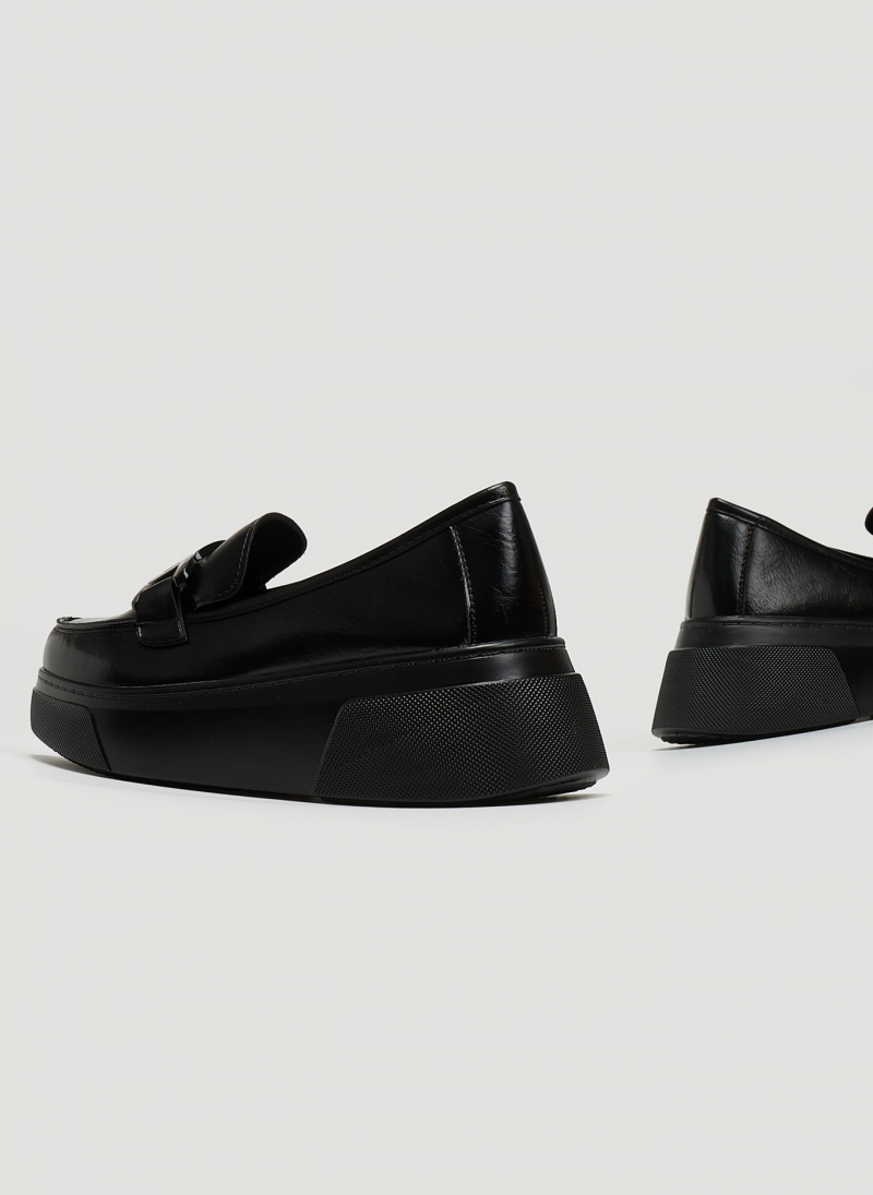 Loafers flatforms με αγκράφα