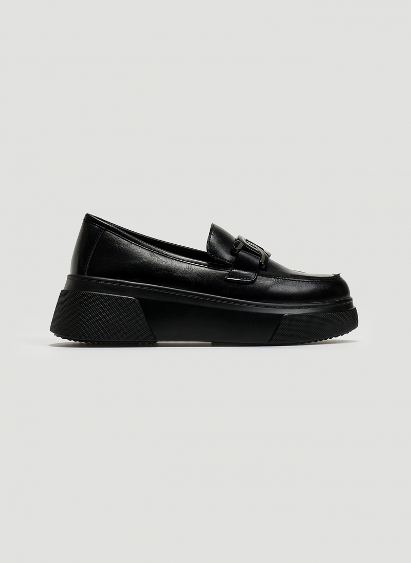 Loafers flatforms με αγκράφα