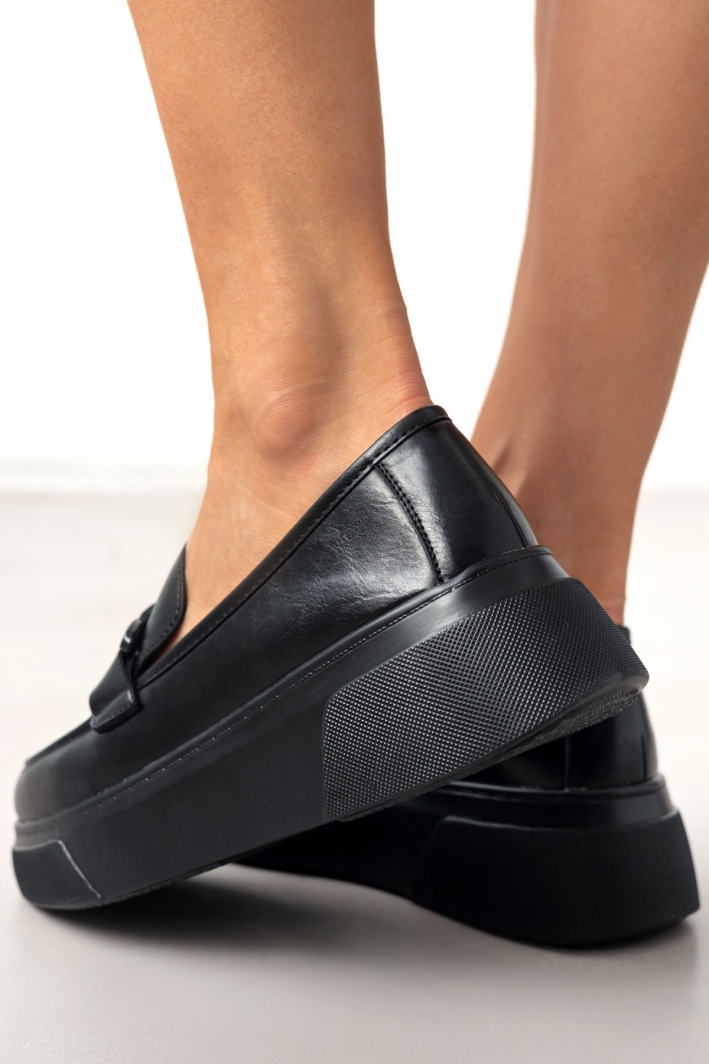 Loafers flatforms με αγκράφα