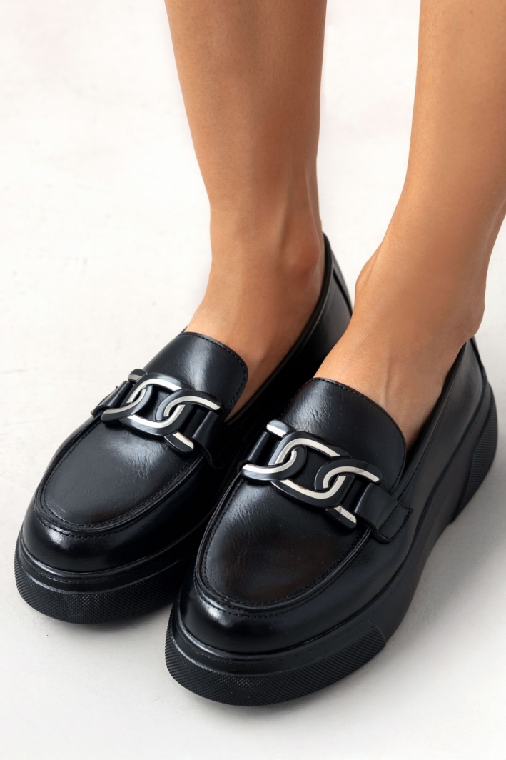 Loafers flatforms με αγκράφα