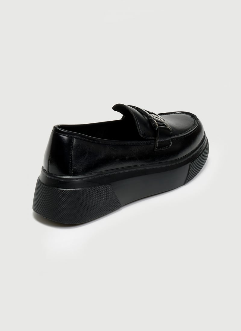 Loafers flatforms με αγκράφα