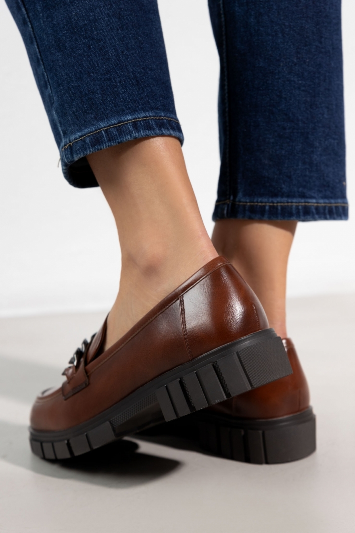 Loafers με αλυσίδα