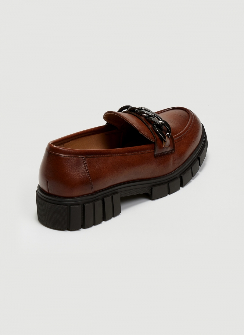 Loafers με αλυσίδα