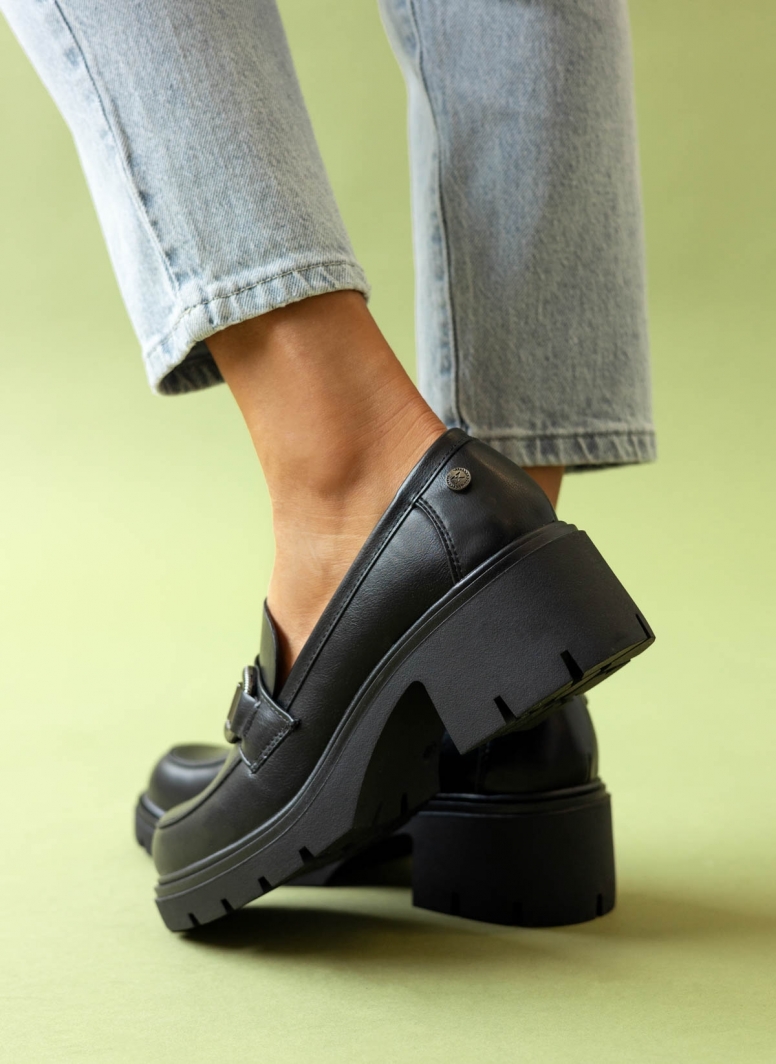 Loafers με chunky σόλα Xti 143105