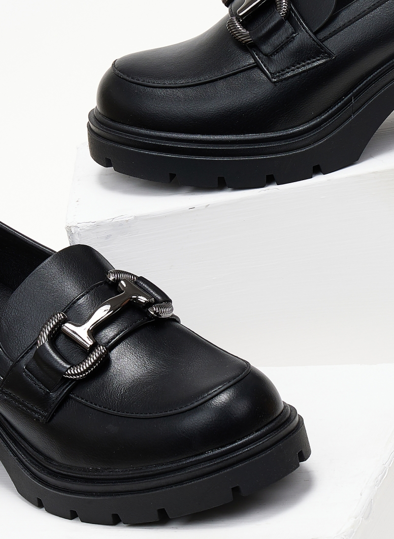 Loafers με chunky σόλα Xti 143105