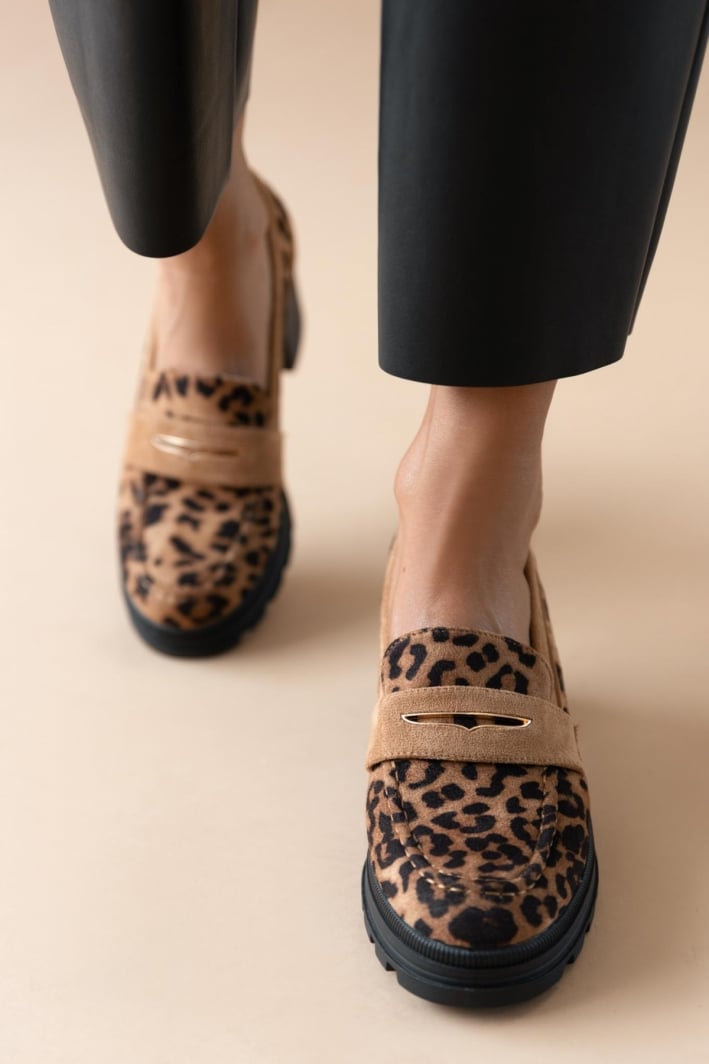 Loafers suede με τακούνι