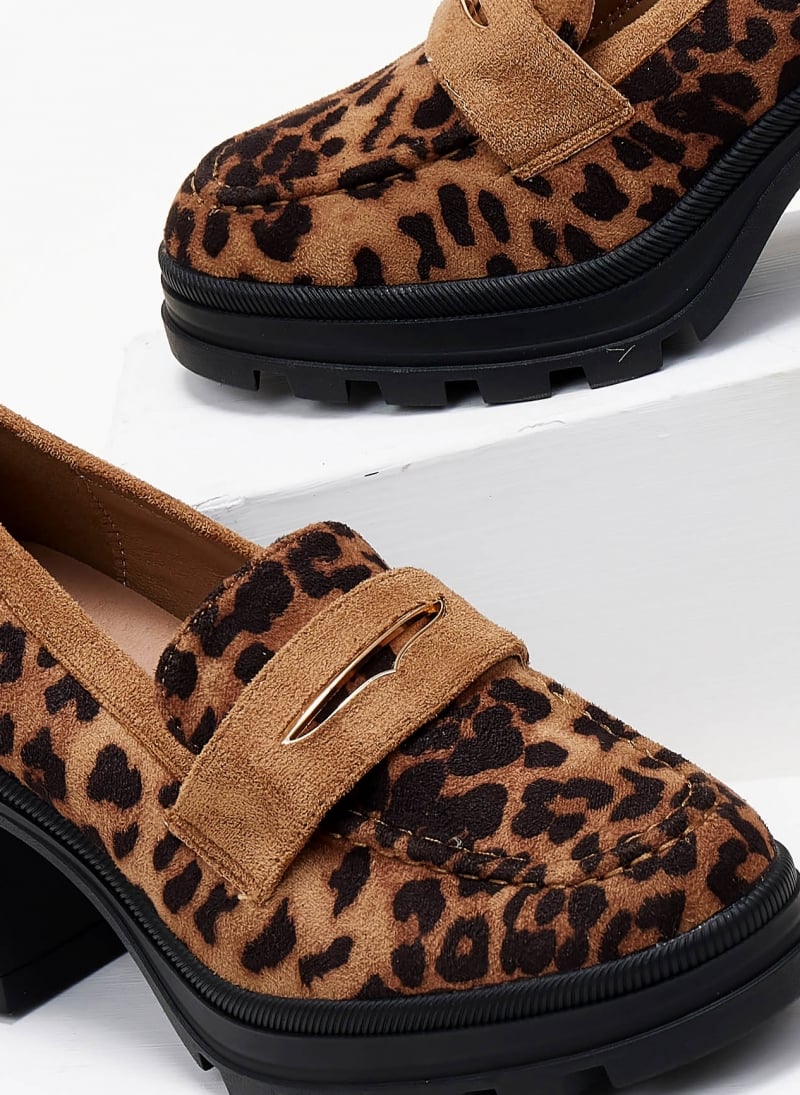 Loafers suede με τακούνι