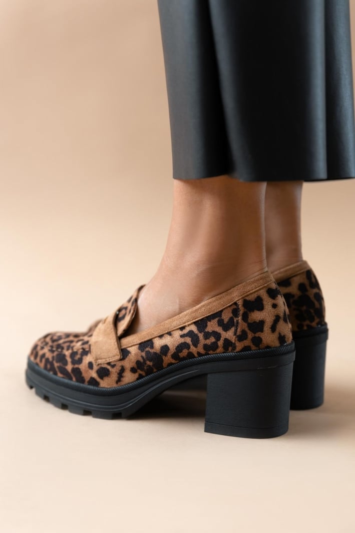 Loafers suede με τακούνι