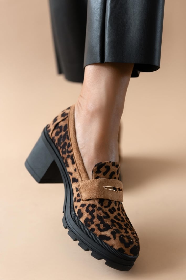Loafers suede με τακούνι