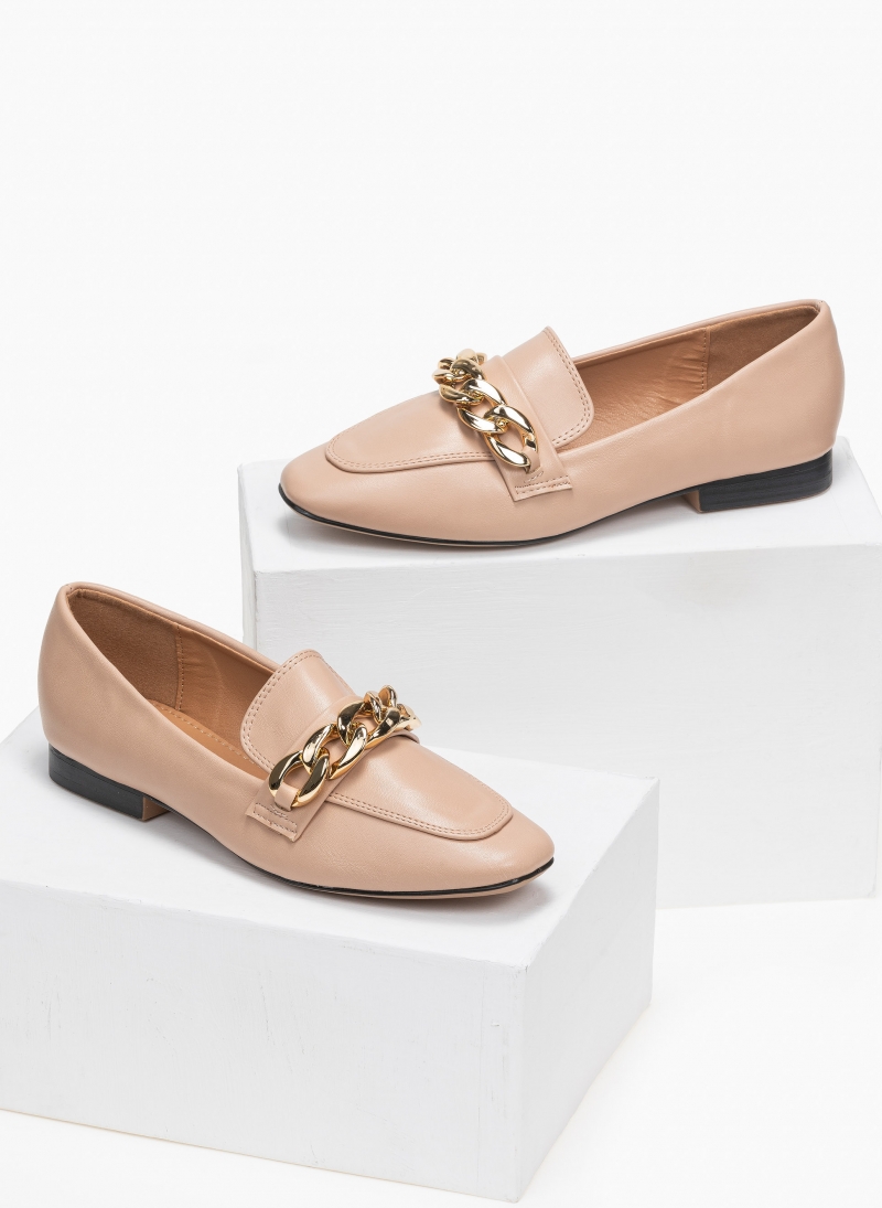 Loafers με αλυσίδα