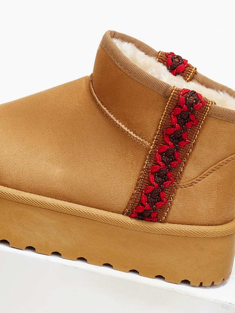 Μποτάκια με γούνα και boho τρέσα