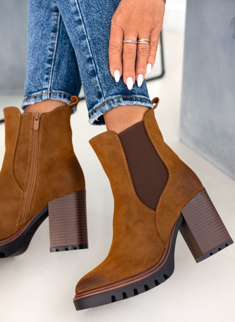 Μποτάκια suede chelsea με τακούνι Erynn