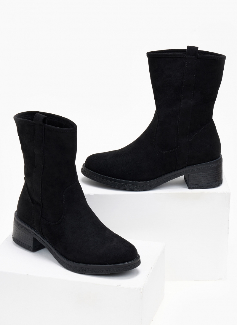 Μποτάκια suede με εξωτερική ραφή