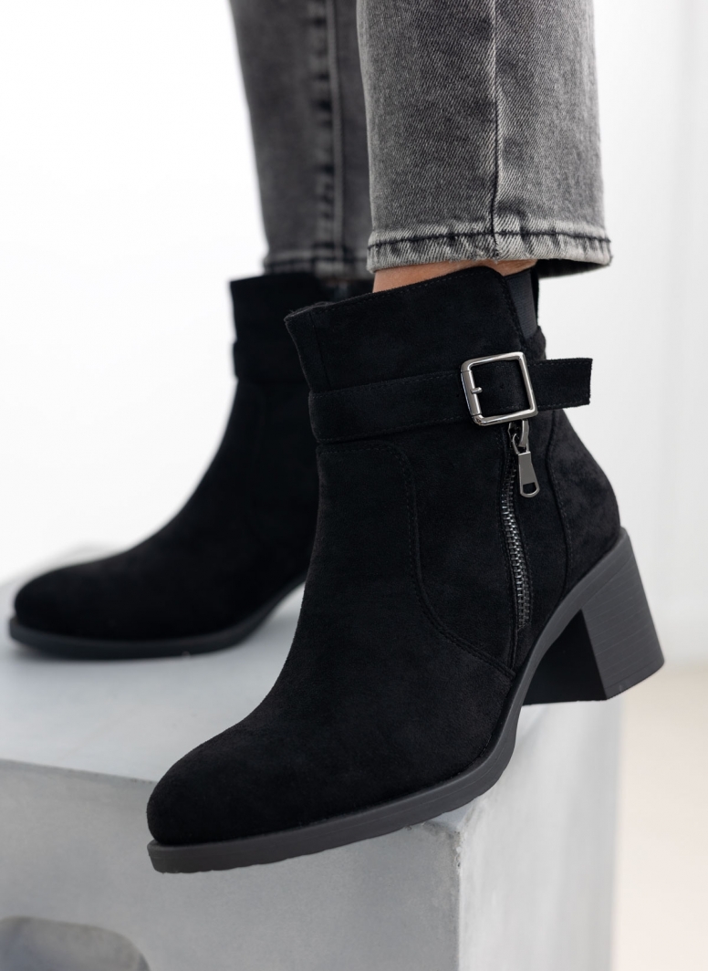 Μποτάκια suede με φερμουάρ