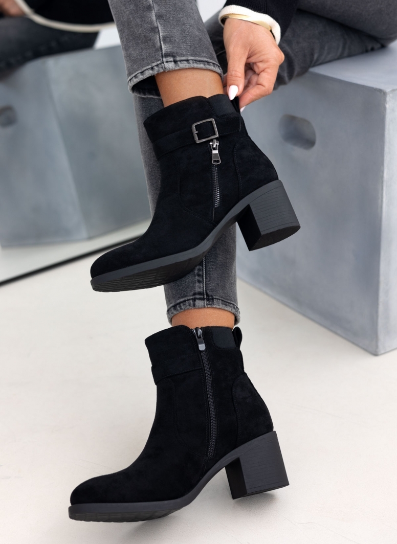 Μποτάκια suede με φερμουάρ