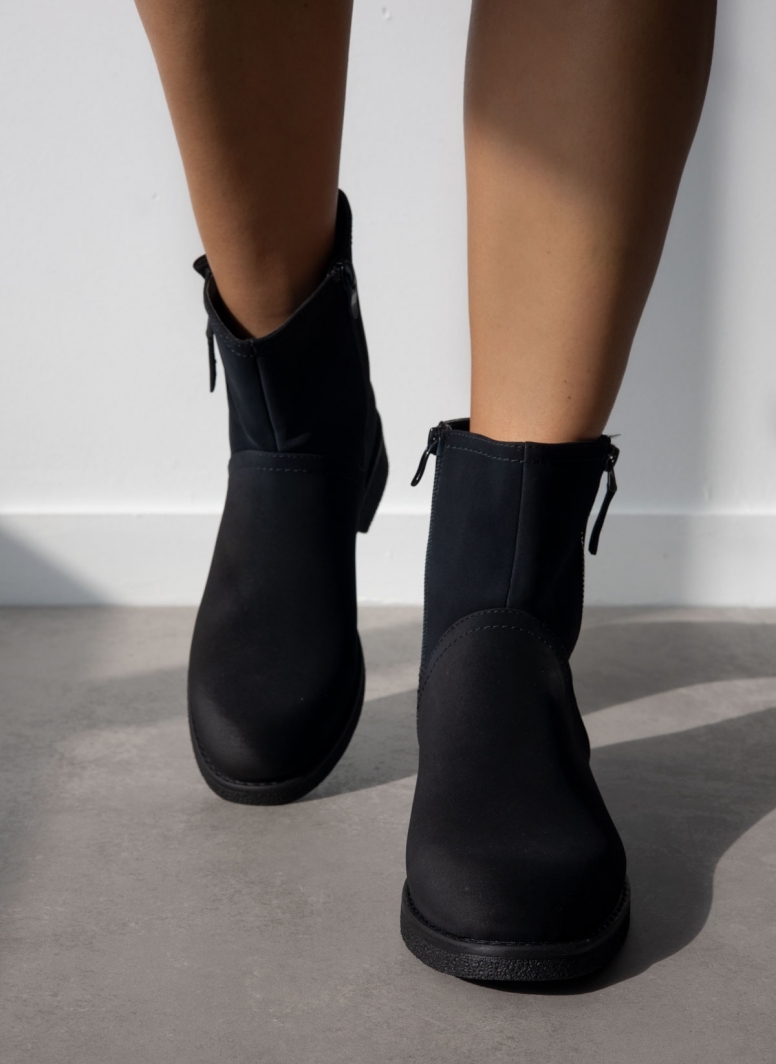 Μποτάκια suede με φερμουάρ