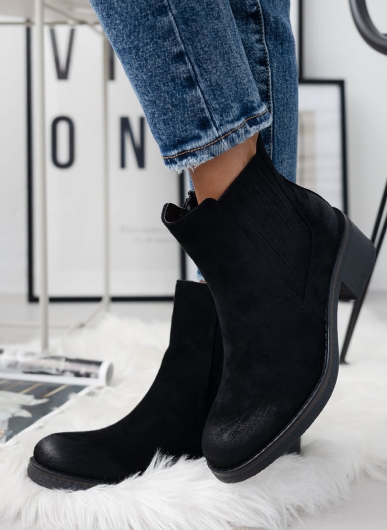 Μποτάκια suede με κρεπ τακούνι ERYNN