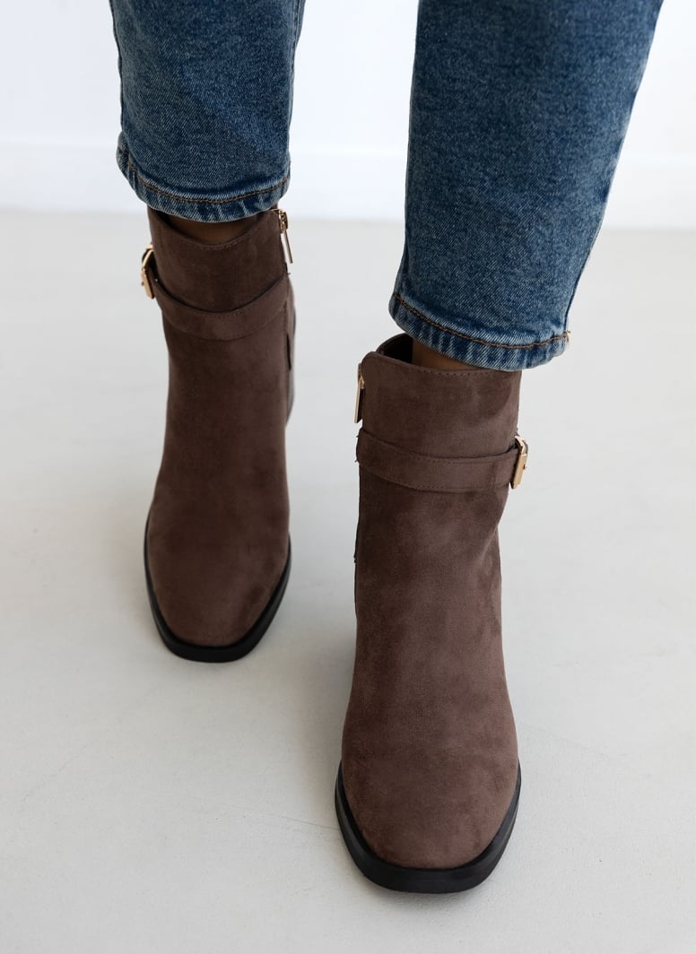 Μποτάκια suede με μεταλλικό σχέδιο Xti 141735