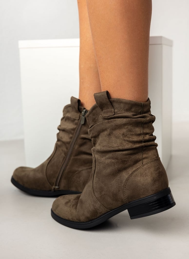 Μποτάκια suede με σούρα